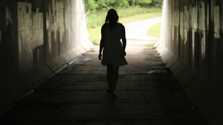 Seksualno zlostavljana djevojčica počinila samoubojstvo putem FB livea: policija ne može zaustaviti &scaron;irenje snimke