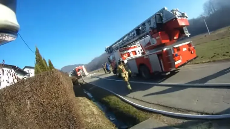 Intervencija karlovačkih vatrogasaca u prvom licu &ndash; snimili ga&scaron;enje požara kamerom na kacigi