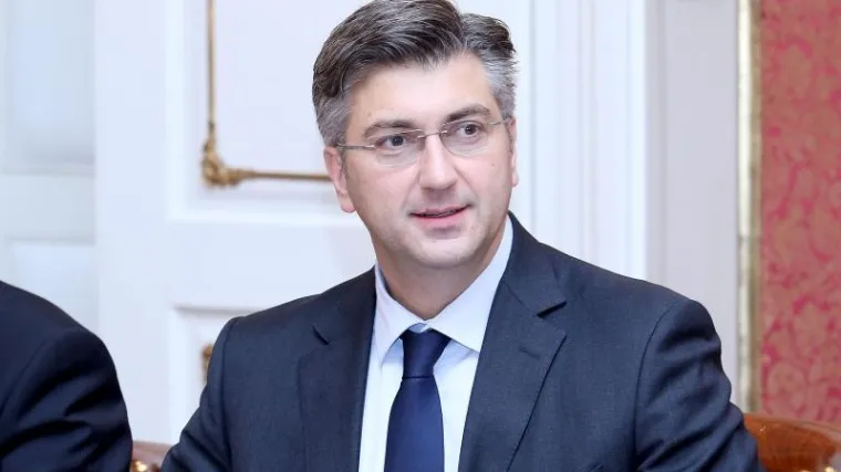 'Drago mi je da se predsjednica vratila sa svog puta iz SAD-a...'