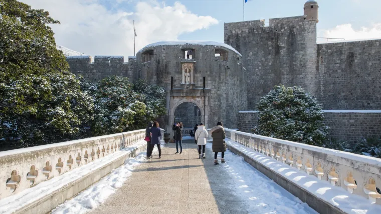 Ukinuti zimski uvjeti na dubrovačkom području, danas obilna ki&scaron;a i olujno jugo