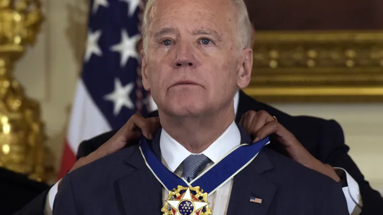 Obama dodijelio Bidenu najvi&scaron;e američko civilno odličje, Medalju slobode