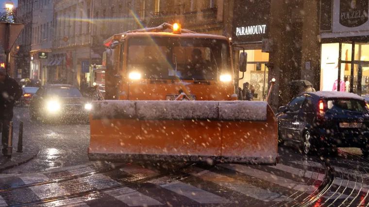 U Zagrebu svih 259 ekipa Zimske službe čiste grad: Sljemenska cesta do daljnjega zatvorena za promet