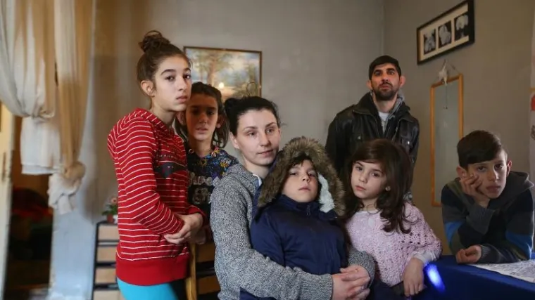 Bolesna majka s djecom gladuje u baraci, imaju rane na ustima od prljave vode