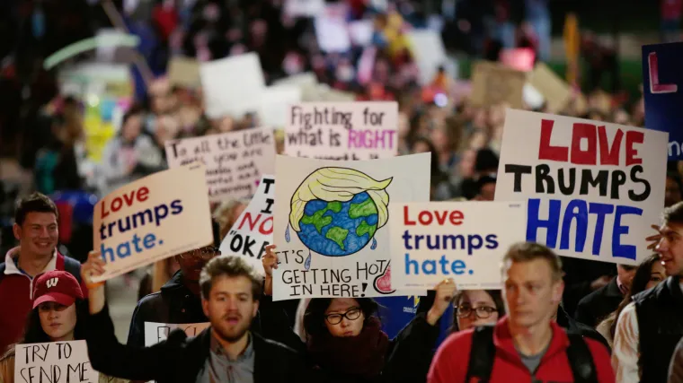 Tisuće aktivista i Trumpovih protivnika iza&scaron;lo na prosvjede u Washingtonu: 'Nema pravde, nema mira!'