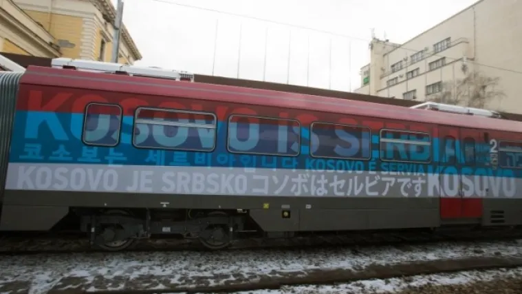 Kosovo raspoređuje oklopnjake, Vučić prijeti, a sjetio se i čokoladica