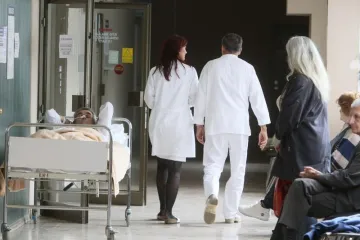 Stotine medicinskih sestara ne radi jer se dva ministarstva i komora ne mogu uskladiti!