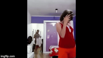 Evo kako je reagirala mama kad je vidjela &scaron;to klinka radi pred kamerom