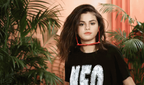 Na fotkama jo&scaron; uvijek držite dva prsta u zraku? Riskirate da vam se dogodi ne&scaron;to prilično užasno...