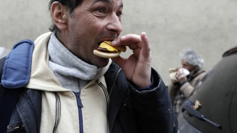 McDonald's u Vatikanu optužili da iskori&scaron;tava beskućnike za svoju promociju