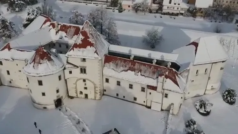 Varaždinski Stari grad iz snježne ptičje perspektive