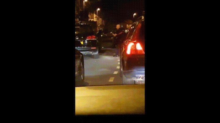 Dođu dva policajca na mjesto zločina...