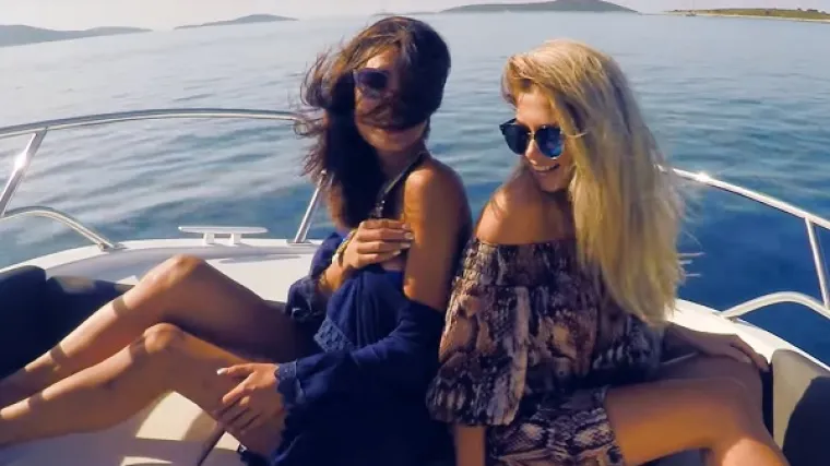 Uz ove prizore domaćih ljepotica i ljepota Jadrana odmah će vam biti toplije
