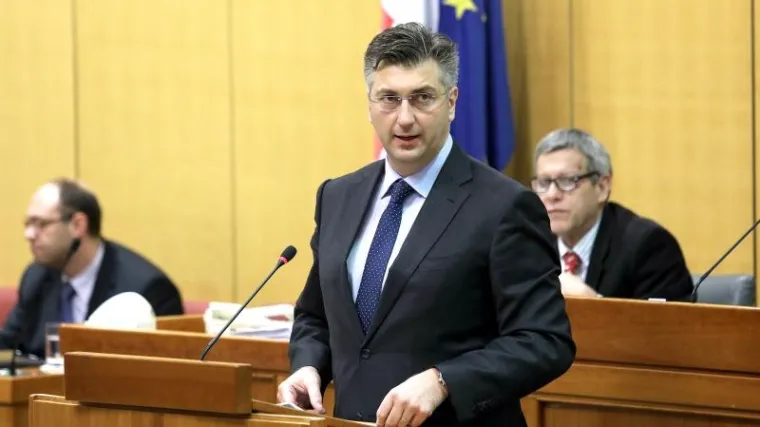 'E, nećete! Neće proći! Javnost mora shvatiti da vi ne znate &scaron;to govorite...'