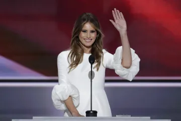 Slovenci zarađuju na Melanomaniji: prodaje se sve vezano uz Melaniju Trump, od papuča 'Bijela kuća' do predsjedničkog burgera