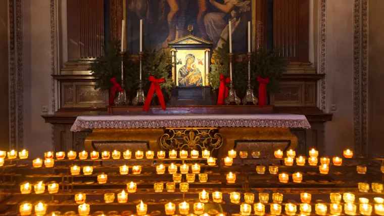 Njemački umjetnik ostao neshvaćen: rado sklekove na oltaru pa 'zaradio' kaznu od 700 eura