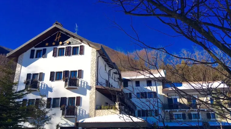 Pogledajte kako je jo&scaron; jučer izgledao talijanski hotel, prije nego ga je lavina uni&scaron;tila
