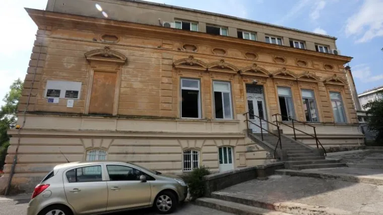 Napao maloljetnika nožem jer je dobio batine na ribarskoj fešti