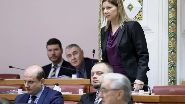 HSS: 'Reiner ima potrebu trenirati strogoću samo na zastupnici HSS-a Ana-Mariji Petin'