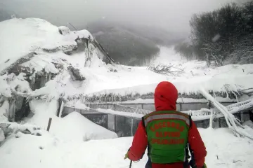 Lavina pomaknula talijanski hotel za deset metara, u ru&scaron;evinama pronađeno &scaron;estero preživjelih