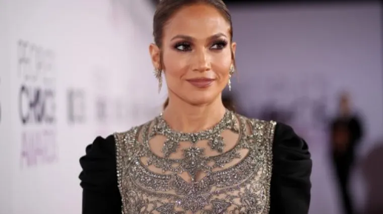 Uska haljina nije mogla izdržati obline vruće Jennifer Lopez