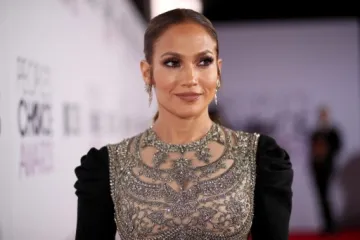 Uska haljina nije mogla izdržati obline vruće Jennifer Lopez