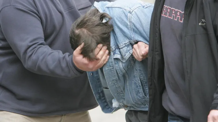 Sumnjiči ga se da je napao i izudarao četiri žene