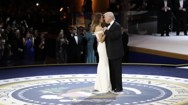 Prvi ples novog predsjedničkog para: Trump i Melanija zaplesali na Sinatrin 'My Way'