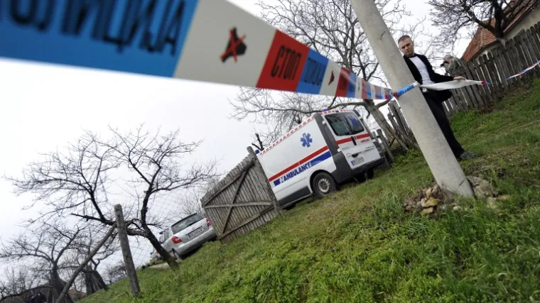 Poku&scaron;ao samoubojstvo, pao na drvo i sada se liječnici bore za njegov život