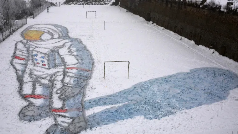 Spektakularan prizor: umjetnik iz Slavonskog Broda naslikao 3D fotografiju astronauta u snijegu