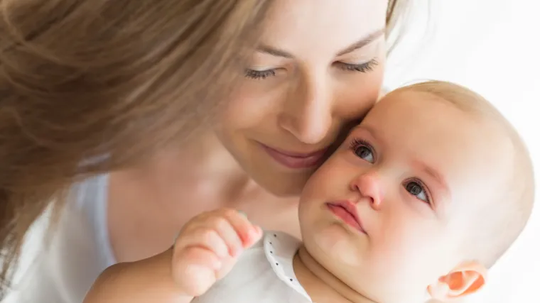 Bebe se sjećaju jezika svog rođenja, čak i ako ga nikada nisu govorile