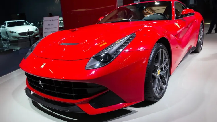 i trgujte dionicama Ferrari-ja na burzi