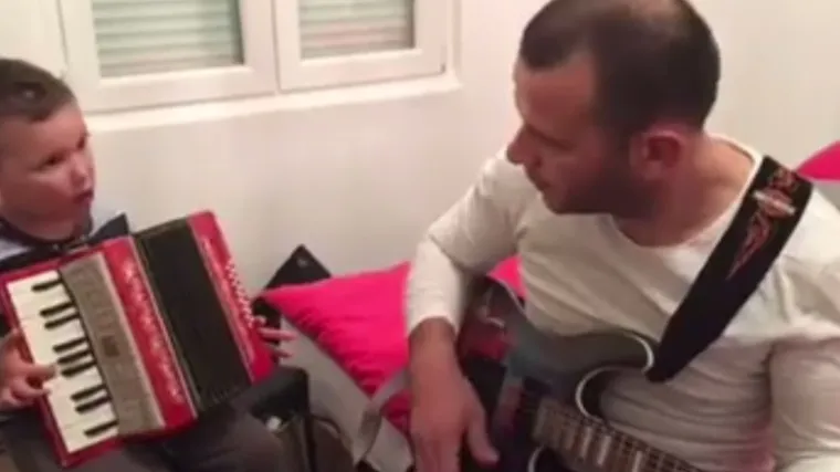 Čudo od djeteta: petogodi&scaron;nji Zadranin otpjevao veliki hit Mi&scaron;e Kovača i osvojio Facebook