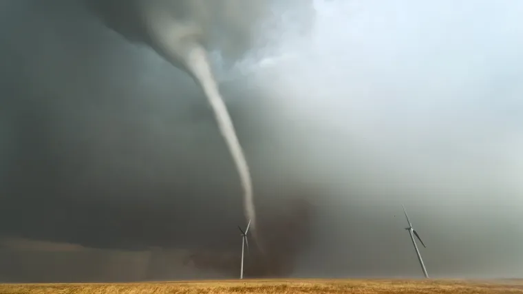 Tornado brzine preko 200 km/h iz kuće isčupao kadu, zajedno sa staricom u njoj