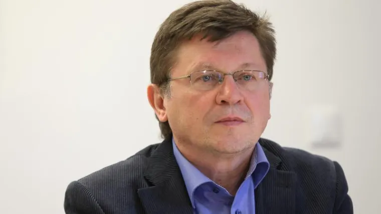 Ribić na pitanje o letu business klasom poručio da nema komentara i na&scaron;em novinaru poklopio slu&scaron;alicu