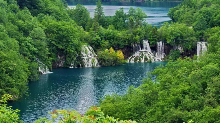 Umjesto ljepote Plitvičkih jezera, Kineskinja doživjela pljačku: policija traga za počiniteljem