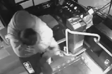 Starac postao heroj kada je svojim &scaron;tapom za hodanje spasio napadnutu vozačicu autobusa