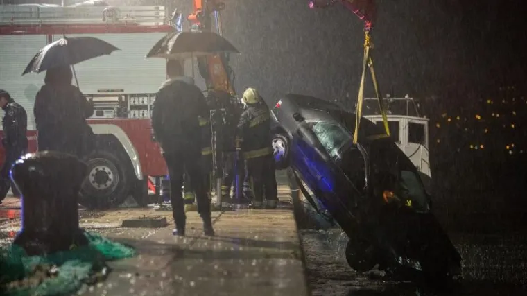 Nesreća u centru Rijeke: automobilom sletio s rive u more i poginuo