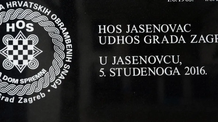 Na prosvjedu antifa&scaron;ista u Jasenovcu ispred ploče HOS-a napadnut snimatelj!