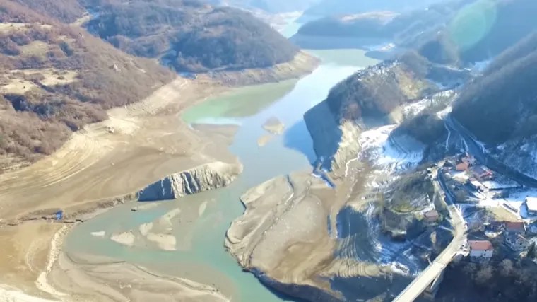 Gotovo u potpunosti nestalo jezero dugo 30 kilometara i duboko 80 metara