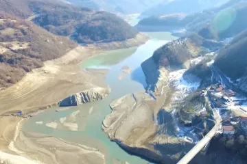 Gotovo u potpunosti nestalo jezero dugo 30 kilometara i duboko 80 metara