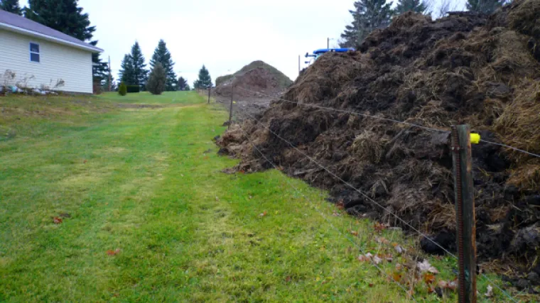 Zaratili zbog hrpe gnoja vidljive čak i na Google Earthu