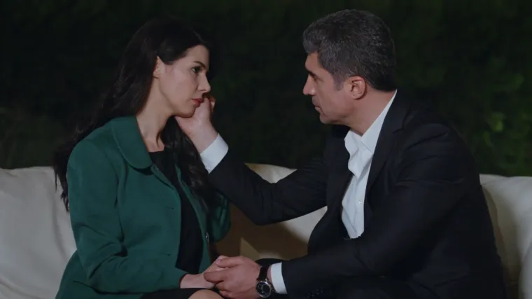 Kahraman obavijesti obitelj da će se oženiti s Elif. Svi su u &scaron;oku (Sudbina)