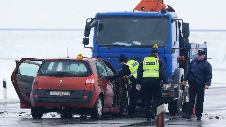 Dvije nesreće u Osijeku: vozač poginuo u sudaru s teretnim vozilom, na mladića naletio vlak