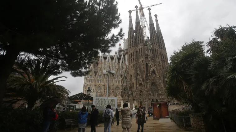 Barcelona će poskupiti posjete turista kako bi ograničila njihov broj