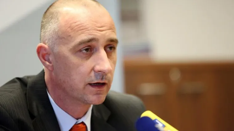 Vrdoljak: 'Prestanite s militarizacijom dru&scaron;tva u trenucima kad su nam udžbenici iz 1993.!'