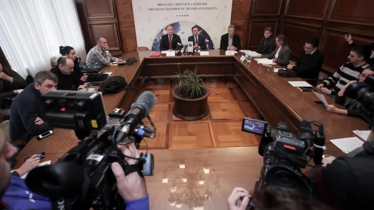 'Oni voze bez licencije i dozvole i potiču nelojalnu konkurenciju legalnim taksistima'