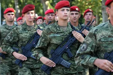 Osječki učenici na nastavi primili upitnik o vojnoj evidenciji