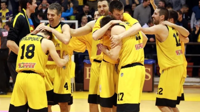 Splićani opet slavili nakon velike drame i bacili navijače u trans