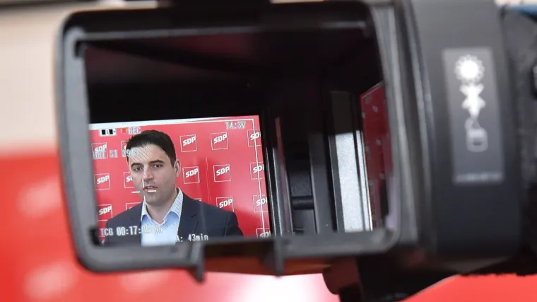 'Umjesto kozmetike, predlažemo pravu strukturnu reformu. Dakle, iPad ili računalo prije uniformi'