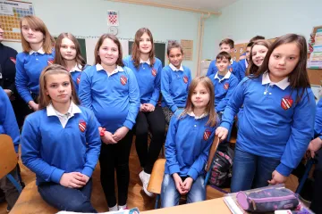 Zagrebački učenici bi ubrzo mogli nositi odore: kako su izgledale đačke uniforme kroz povijest?